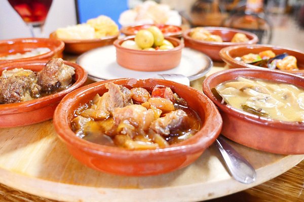 Read more about the article Sampling Traditional Tapas in Seville, Spain